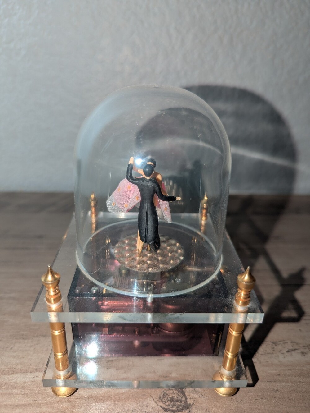 Vintage WACO Japan Lucite Dome Dancing Couple Music Box - Works! - Picture 3 of 11